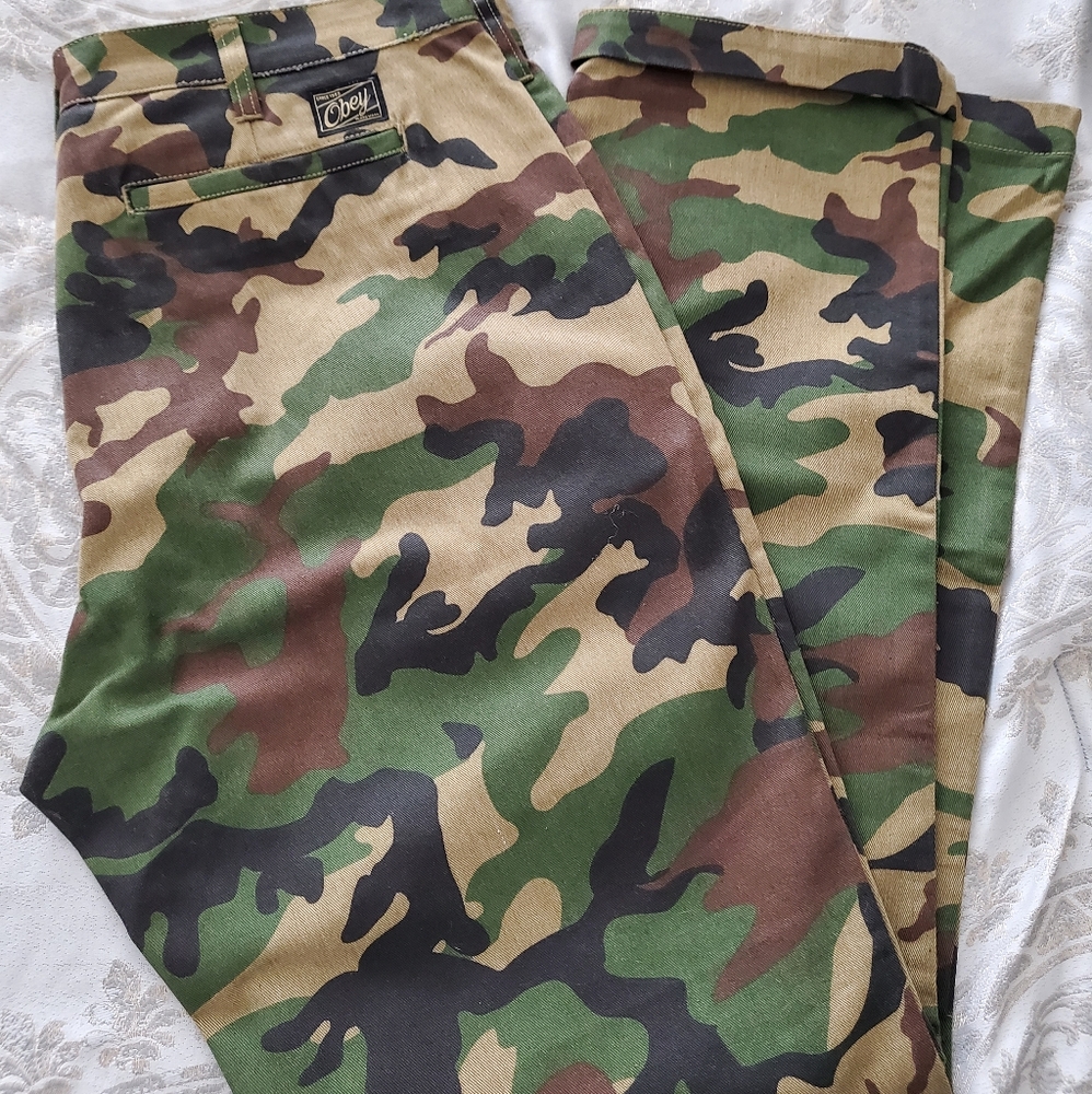Men's Obey camo waist '34